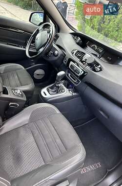 Минивэн Renault Megane Scenic 2015 в 