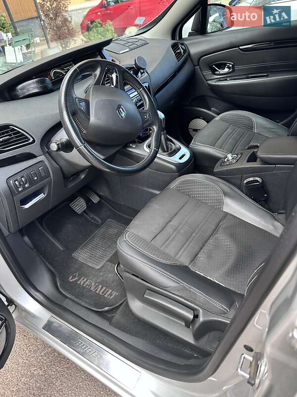 Минивэн Renault Megane Scenic 2015 в Коростене