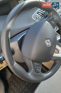 Минивэн Renault Megane Scenic 2011 в 