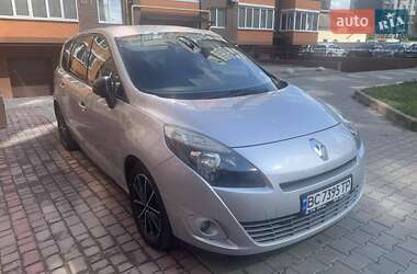 Минивэн Renault Megane Scenic 2011 в 