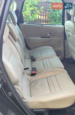 Минивэн Renault Megane Scenic 2015 в 