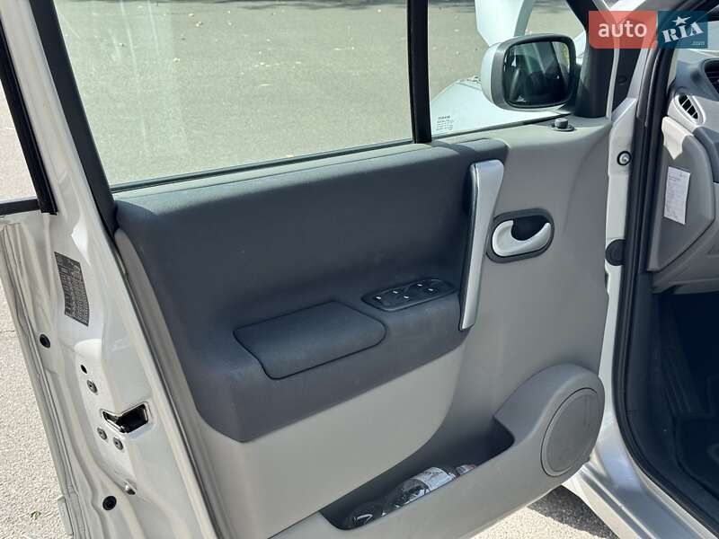 Минивэн Renault Megane Scenic 2008 в Киеве