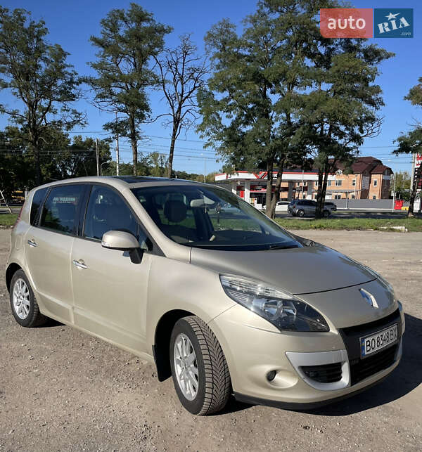 Минивэн Renault Megane Scenic 2010 в 