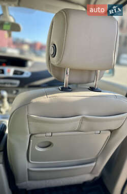 Минивэн Renault Megane Scenic 2010 в 