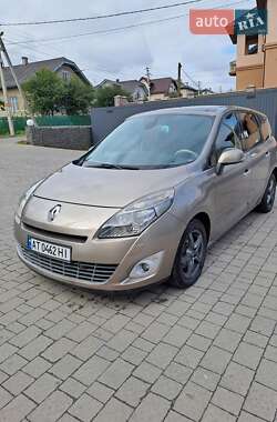 Минивэн Renault Megane Scenic 2010 в 