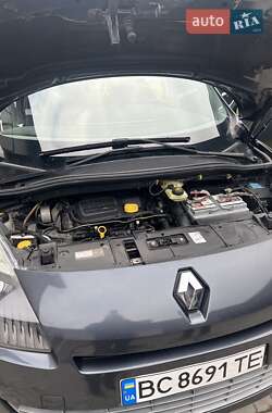 Минивэн Renault Megane Scenic 2011 в 