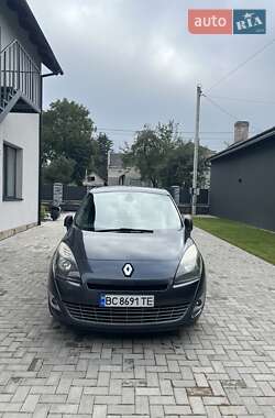 Минивэн Renault Megane Scenic 2011 в 