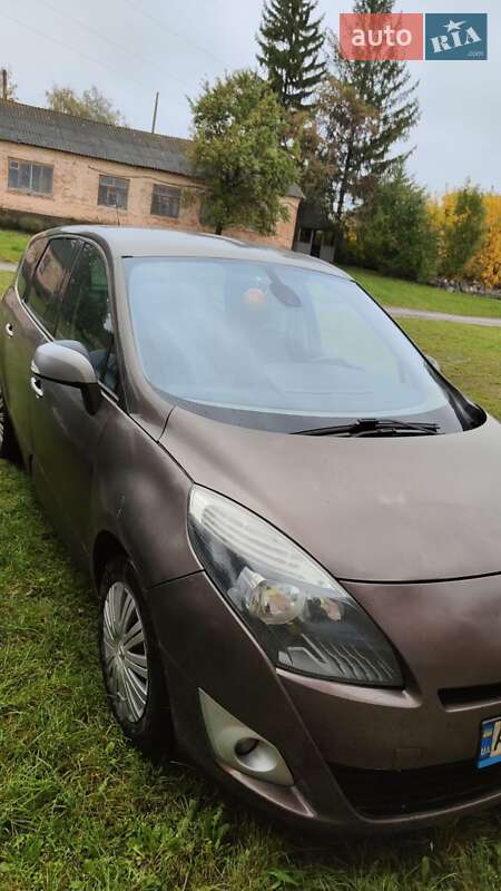 Минивэн Renault Megane Scenic 2010 в Хмельнике