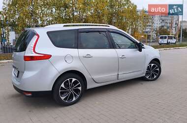 Минивэн Renault Megane Scenic 2014 в 