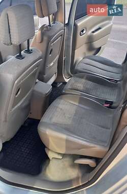 Минивэн Renault Megane Scenic 2004 в  фото 10 Минивэн Renault Megane Scenic 2004 в