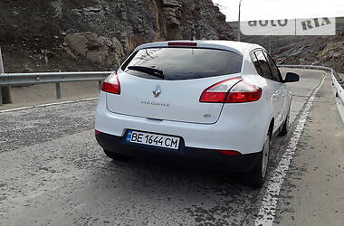 Хэтчбек Renault Megane 2013 в 