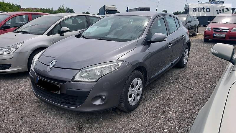 Хэтчбек Renault Megane 2010 в 