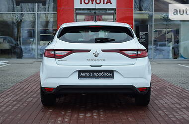 Хэтчбек Renault Megane 2016 в 