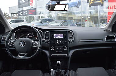 Хэтчбек Renault Megane 2016 в 