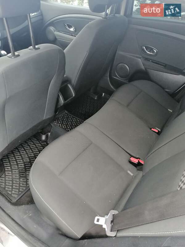 Хэтчбек Renault Megane 2013 в 