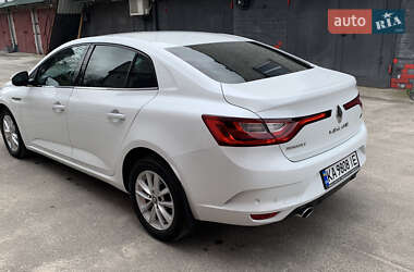 Седан Renault Megane 2016 в 