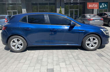 Хэтчбек Renault Megane 2016 в 