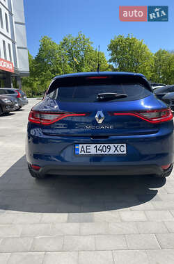 Хэтчбек Renault Megane 2016 в 