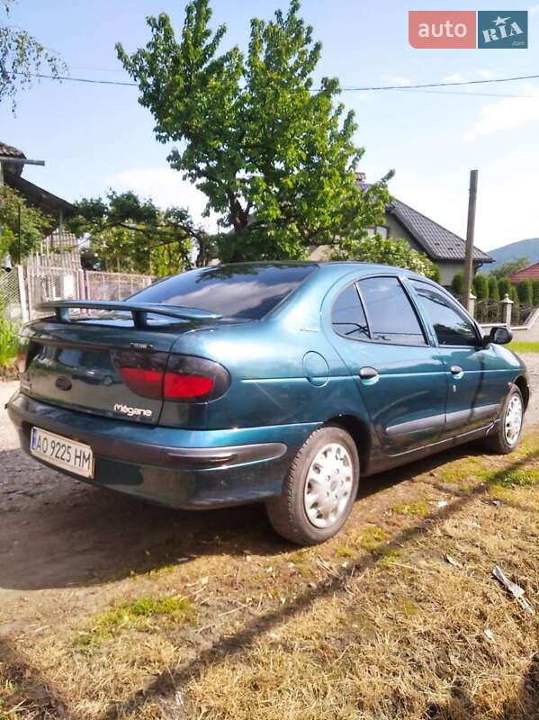 Седан Renault Megane 1997 в Иршаве