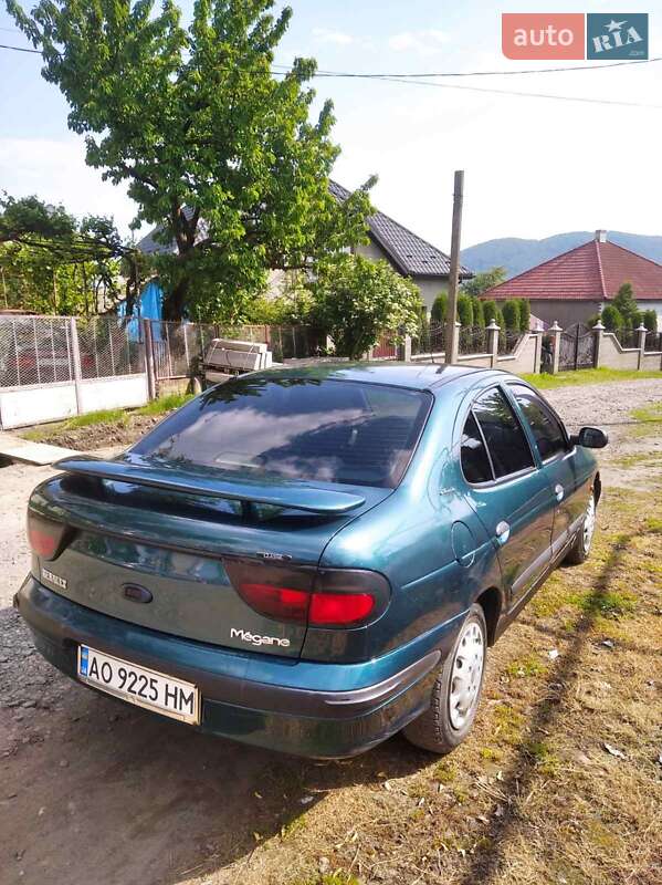 Седан Renault Megane 1997 в Иршаве