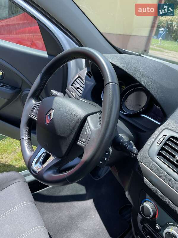 Хетчбек Renault Megane 2015 в Кіцмані