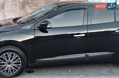 Хэтчбек Renault Megane 2011 в 