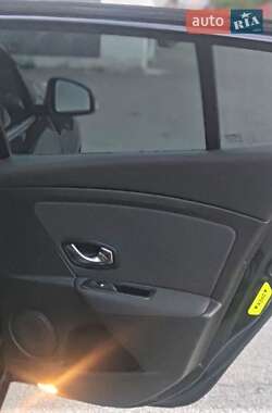 Хэтчбек Renault Megane 2011 в 