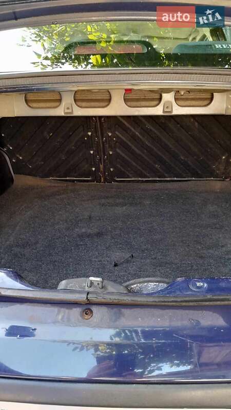 Седан Renault Megane 2000 в Кременце