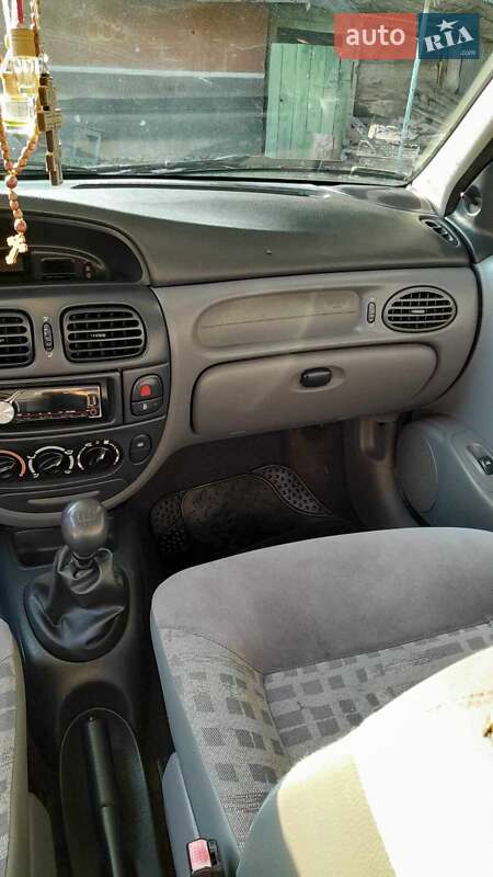 Седан Renault Megane 2000 в Кременце