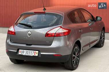 Хэтчбек Renault Megane 2013 в Вишневом