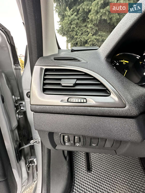 Универсал Renault Megane 2014 в Николаеве фото 40 Универсал Renault Megane 2014 в Николаеве