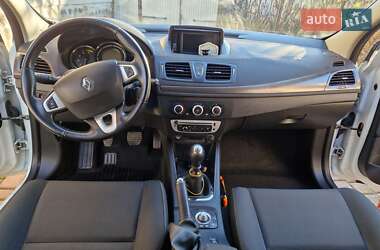 Хэтчбек Renault Megane 2012 в 