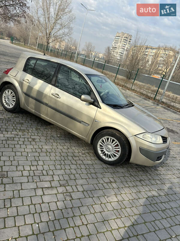 Хэтчбек Renault Megane 2006 в Каменском