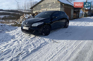 Хэтчбек Renault Megane 2012 в 
