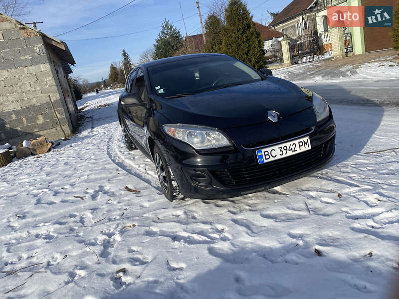 Хэтчбек Renault Megane 2012 в 