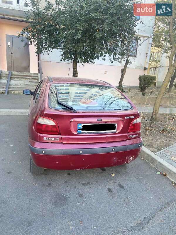 Хетчбек Renault Megane 2000 в Южному