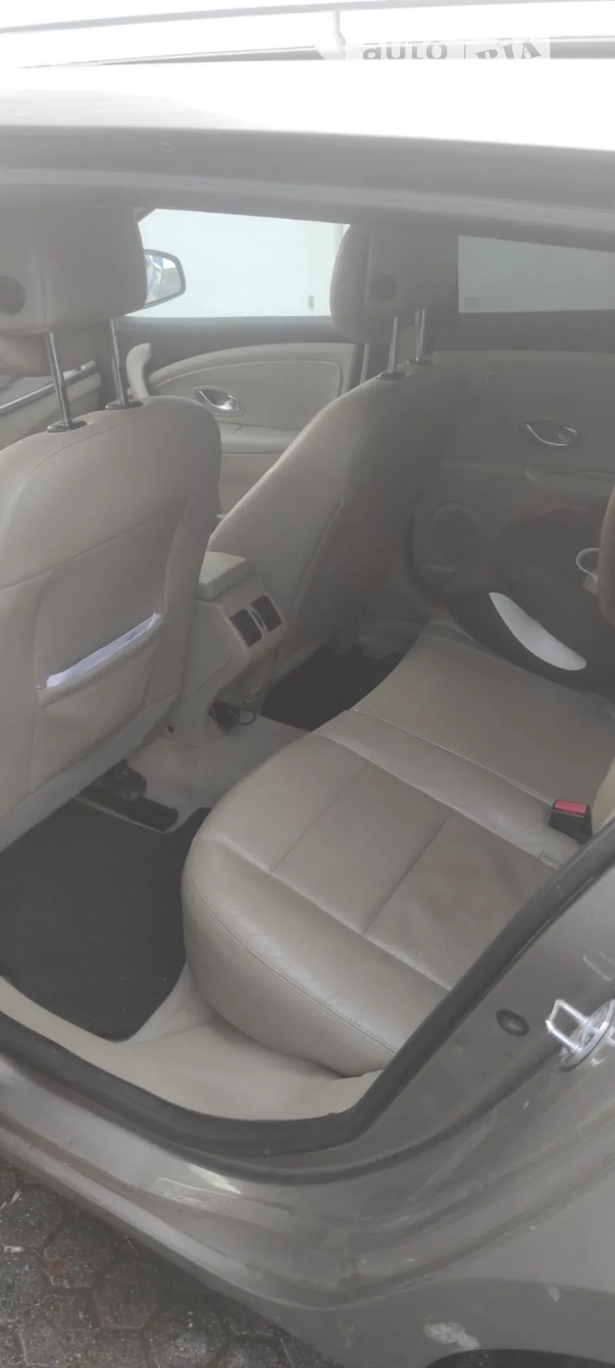 2010 Renault Megane - мініатюра 9