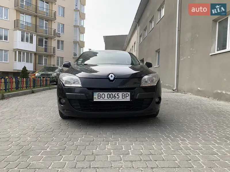 Хэтчбек Renault Megane 2012 в 