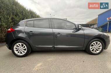 Хэтчбек Renault Megane 2013 в Вишневом