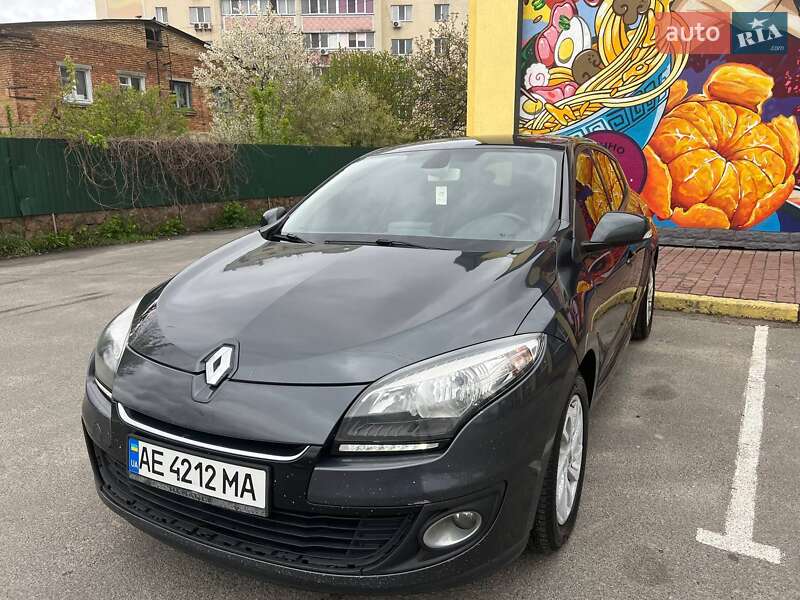 Хэтчбек Renault Megane 2013 в Вишневом