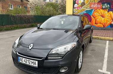 Хэтчбек Renault Megane 2013 в Вишневом