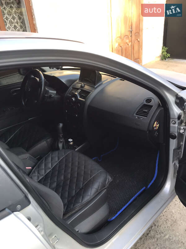 Седан Renault Megane 2005 в Рогатине