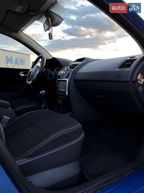 Хэтчбек Renault Megane 2005 в Новомосковске фото 10 Хэтчбек Renault Megane 2005 в Новомосковске