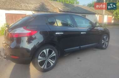 Хэтчбек Renault Megane 2011 в 