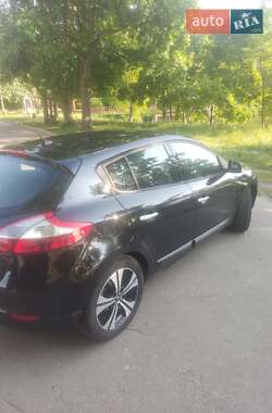Хэтчбек Renault Megane 2011 в 