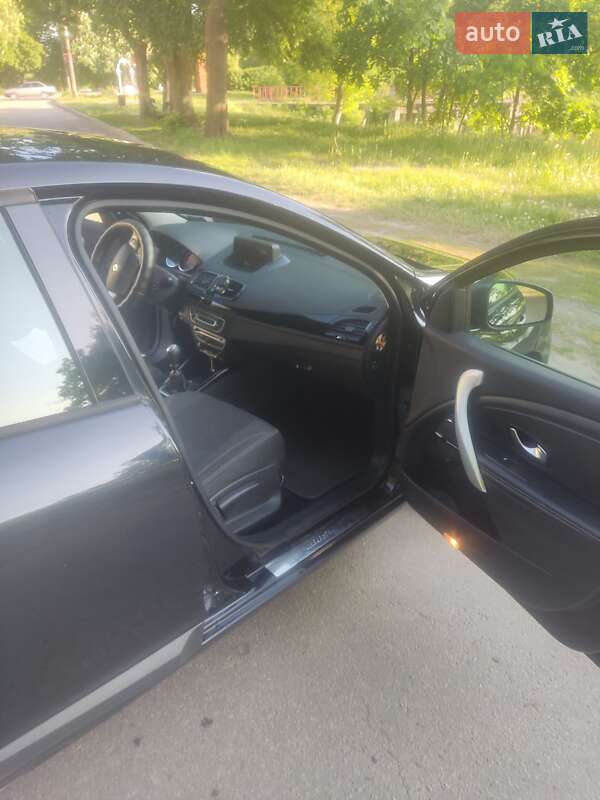 Хэтчбек Renault Megane 2011 в Городне