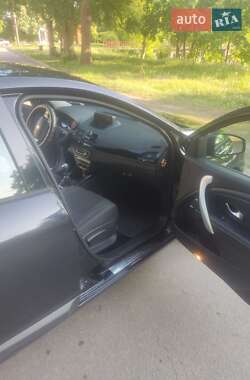 Хэтчбек Renault Megane 2011 в 