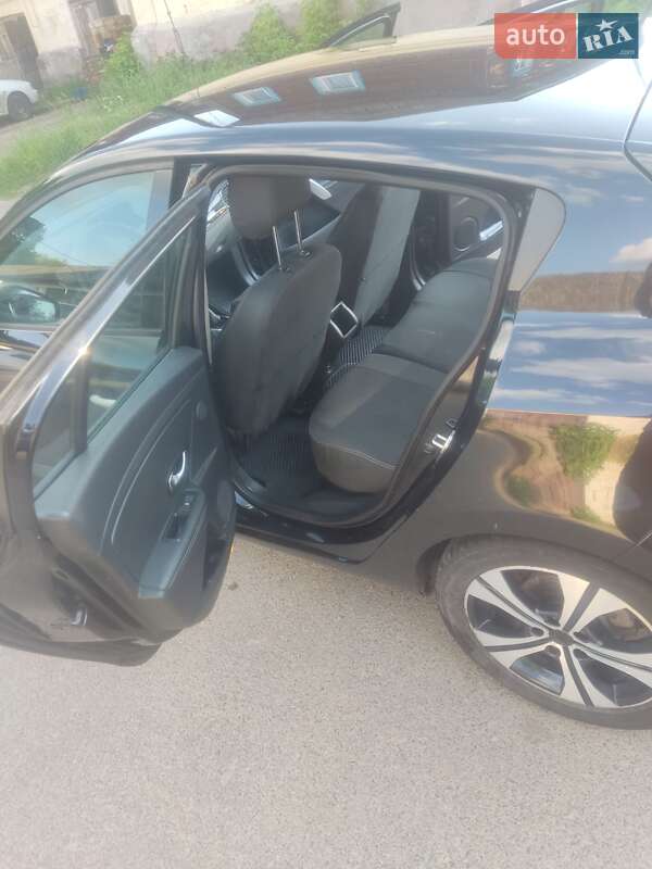 Хэтчбек Renault Megane 2011 в Городне