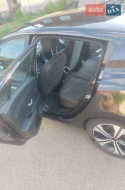 Хэтчбек Renault Megane 2011 в 