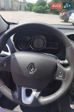 Хэтчбек Renault Megane 2011 в 